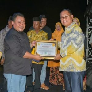 Sikapi Efisiensi dengan Inovasi, Bupati Gorontalo Utara Terima Penghargaan dari Petani